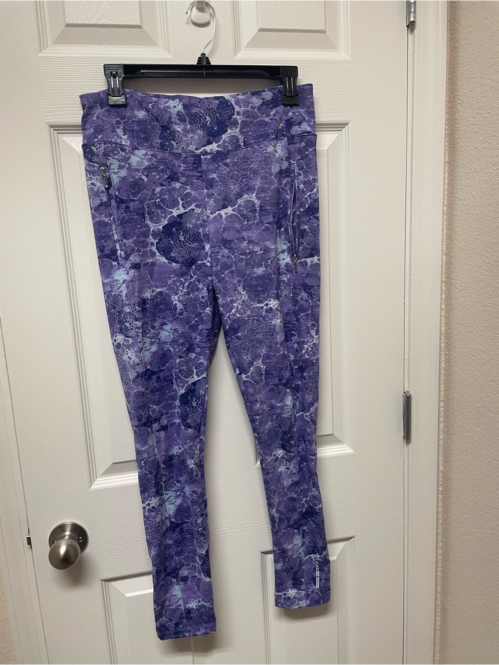 Women’s Purple Marble-Print Performance Leggings